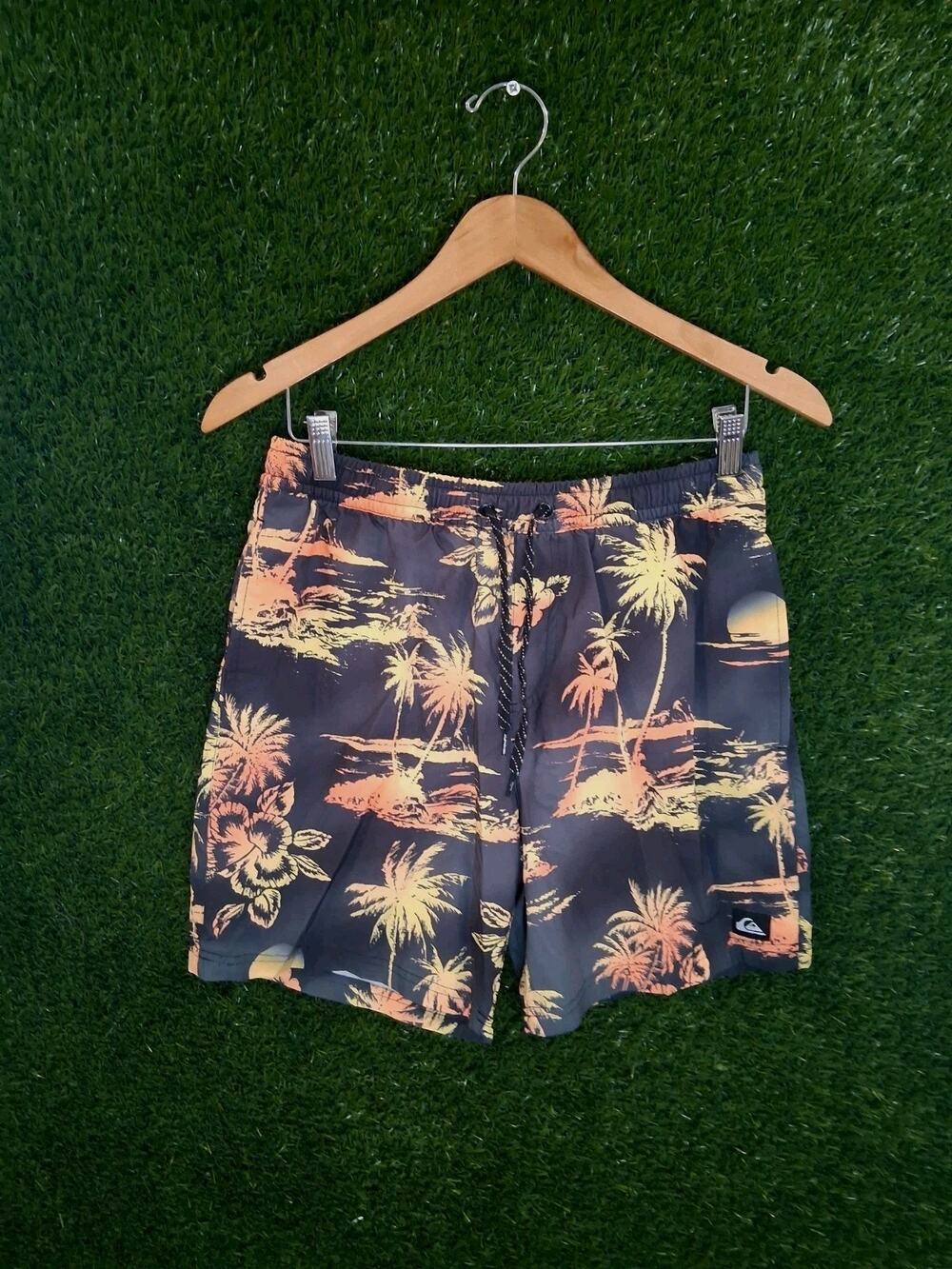 Quiksilver Men’s Medium Swim Trunks Tropical Palm Tree Sunset Volley Shorts M